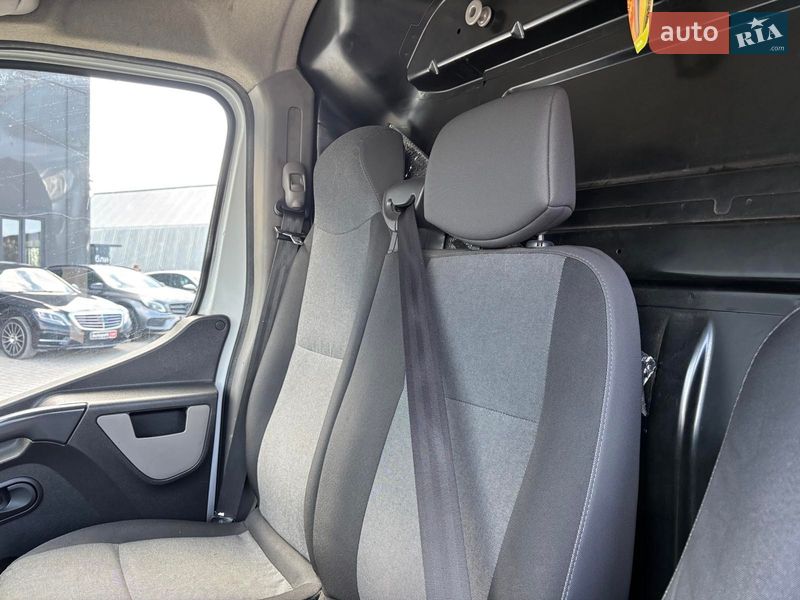 Грузовой фургон Renault Master 2017 в Львове
