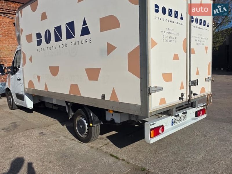 Вантажний фургон Renault Master 2016 в Дніпрі