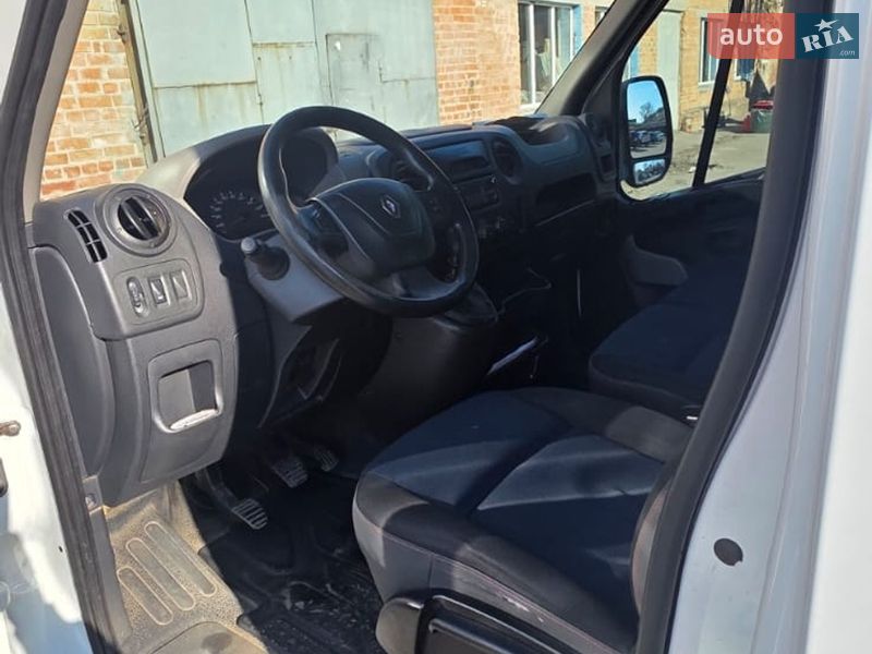 Вантажний фургон Renault Master 2016 в Дніпрі