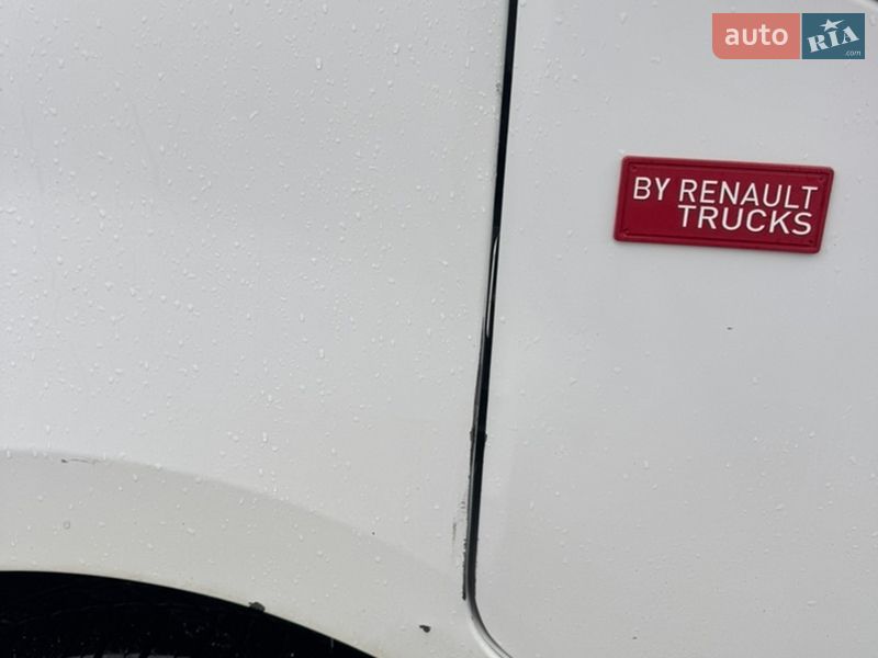 Грузопассажирский фургон Renault Master 2017 в Львове