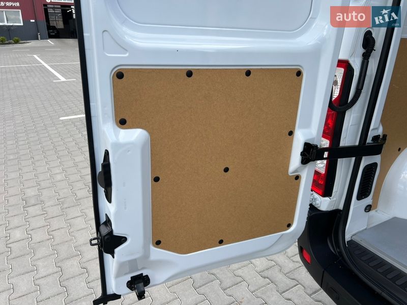 Грузовой фургон Renault Master 2022 в Дубно