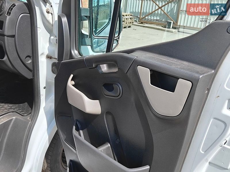 Микроавтобус грузовой (до 3,5т) Renault Master 2015 в Полтаве