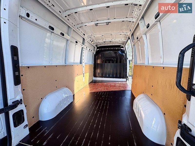 Вантажний фургон Renault Master 2021 в Рівному