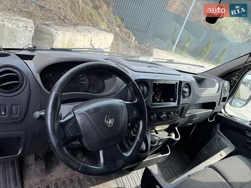 Грузовой фургон Renault Master 2015 в Львове
