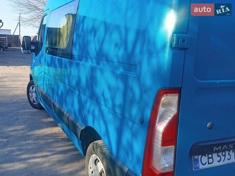 Мінівен Renault Master 2012 в Березні