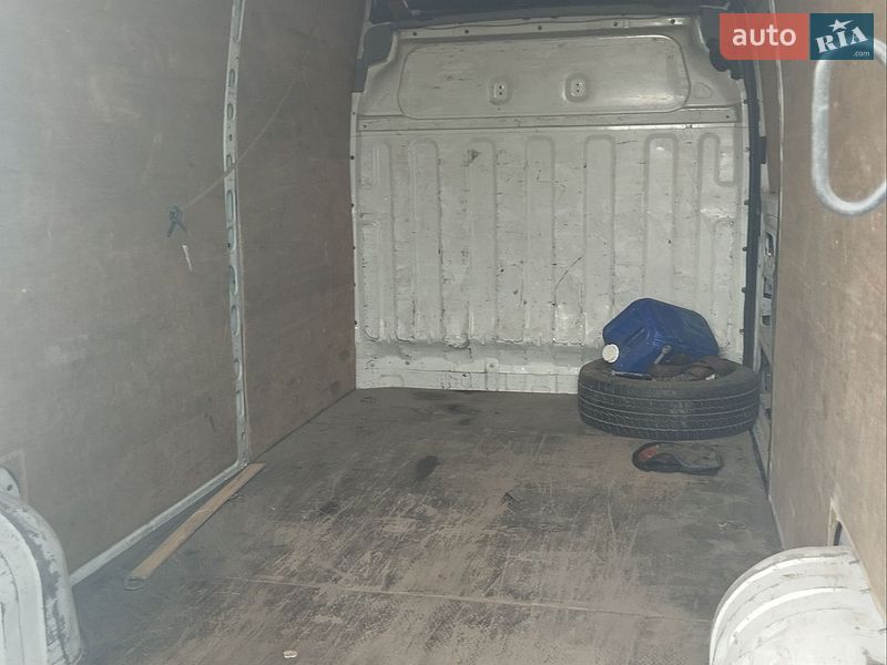 Вантажний фургон Renault Master 2006 в Луцьку