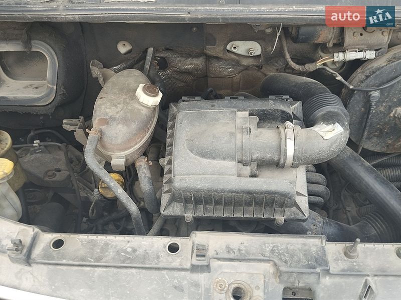 Вантажний фургон Renault Master 2006 в Луцьку