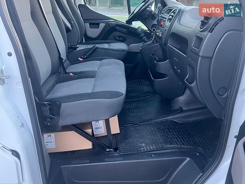 Вантажний фургон Renault Master 2015 в Житомирі