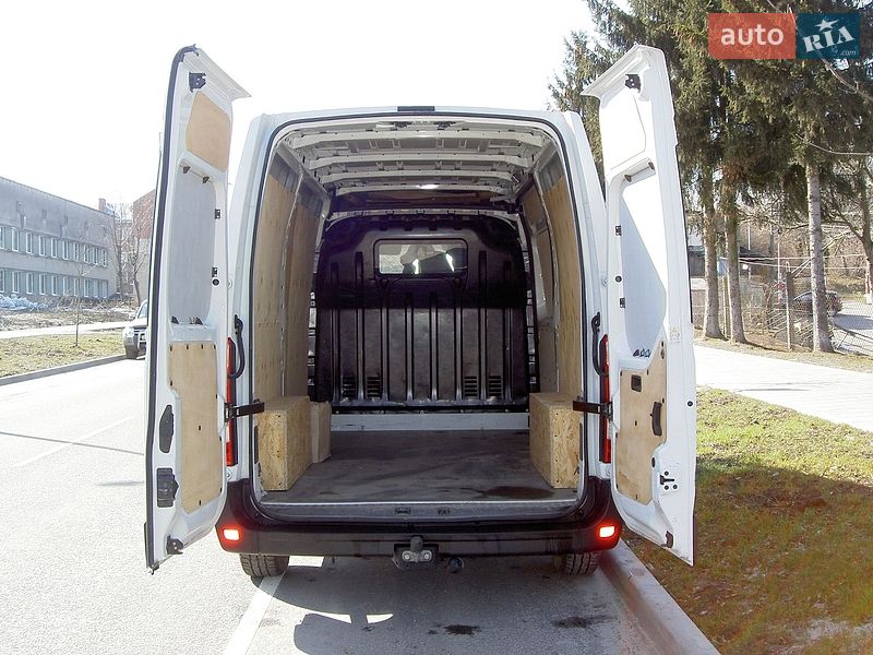 Вантажний фургон Renault Master 2017 в Львові