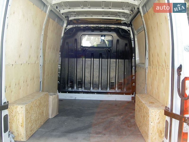 Вантажний фургон Renault Master 2017 в Львові