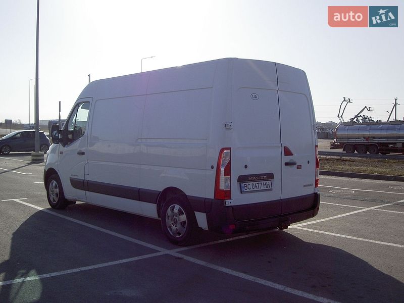 Вантажний фургон Renault Master 2017 в Львові