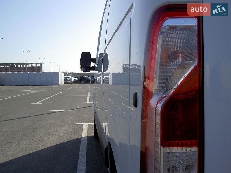 Вантажний фургон Renault Master 2017 в Львові