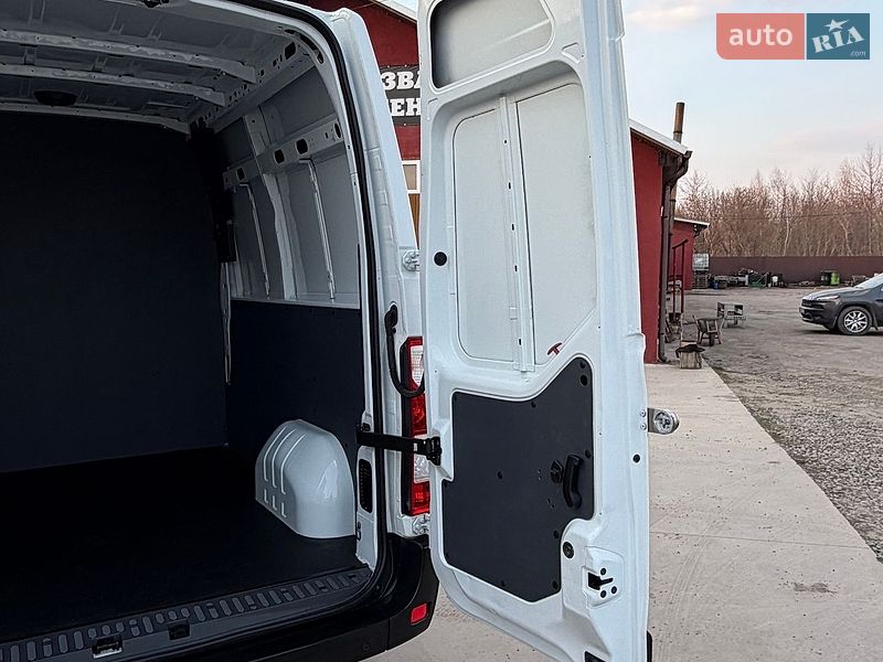 Грузопассажирский фургон Renault Master 2017 в Луцке