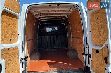 Вантажний фургон Renault Master 2015 в Чернівцях