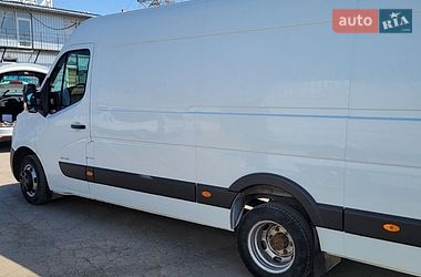 Вантажний фургон Renault Master 2015 в Чернівцях