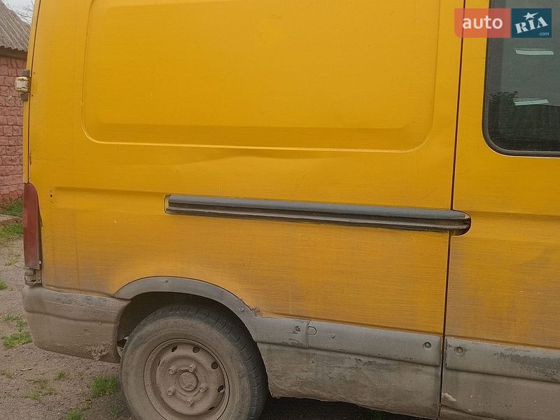 Грузовой фургон Renault Master 1999 в Арбузинке