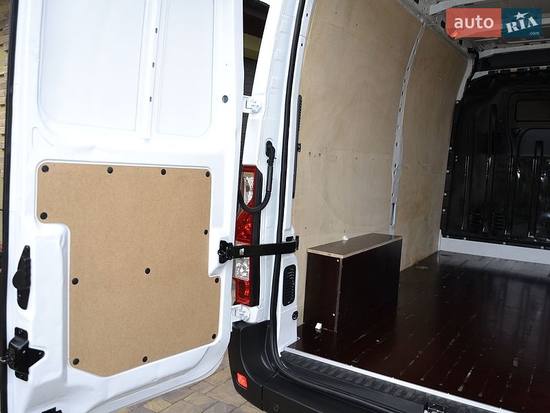 Вантажний фургон Renault Master 2018 в Полтаві