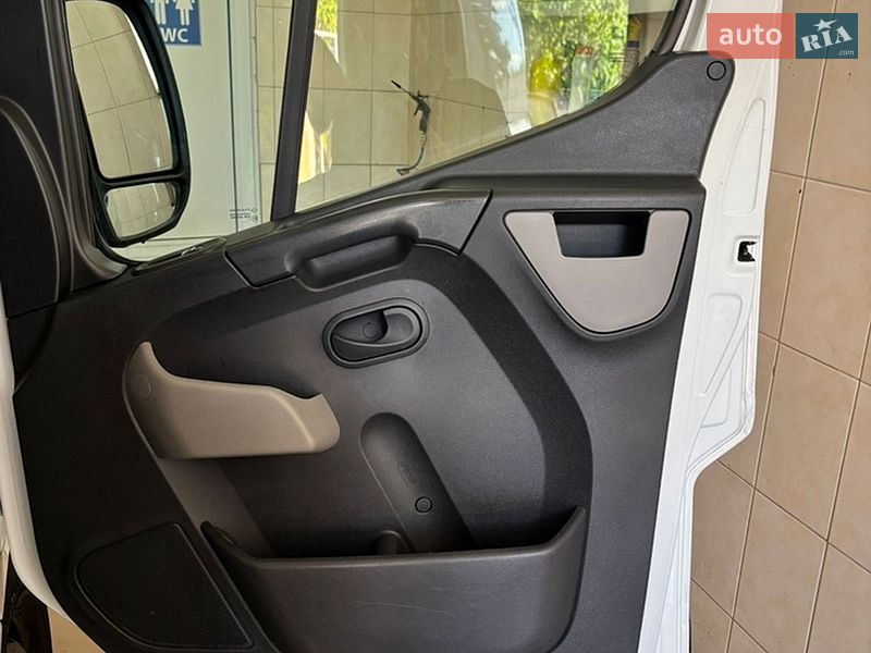 Грузовой фургон Renault Master 2015 в Киеве