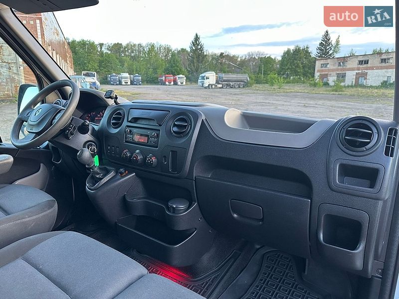 Грузовой фургон Renault Master 2017 в Дубно