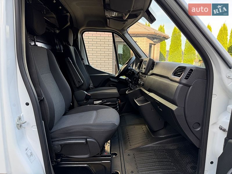 Вантажний фургон Renault Master 2022 в Радивиліві