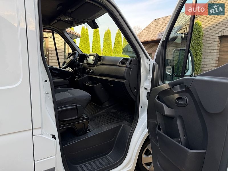 Вантажний фургон Renault Master 2022 в Радивиліві