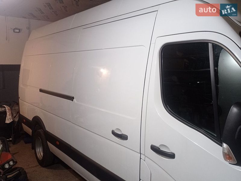 Вантажний фургон Renault Master 2017 в Олевську