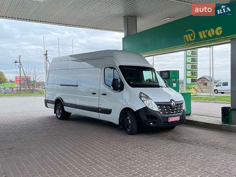 Вантажний фургон Renault Master 2017 в Олевську