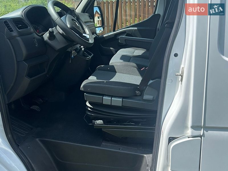 Грузовой фургон Renault Master 2022 в Хусте