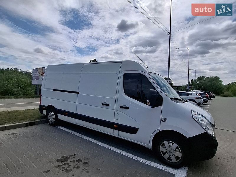 Вантажний фургон Renault Master 2015 в Львові