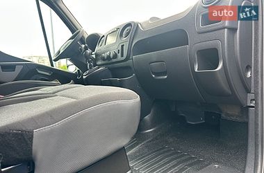 Вантажний фургон Renault Master 2017 в Рівному