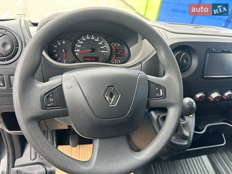 Вантажний фургон Renault Master 2017 в Рівному