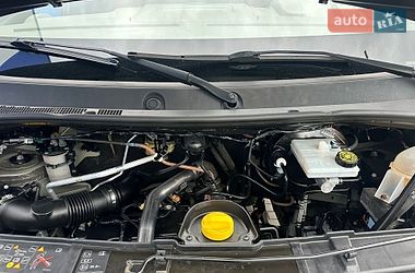 Вантажний фургон Renault Master 2017 в Рівному