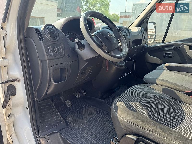 Грузовой фургон Renault Master 2015 в Львове