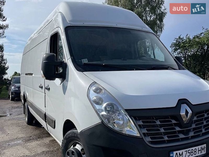 Вантажний фургон Renault Master 2017 в Олевську
