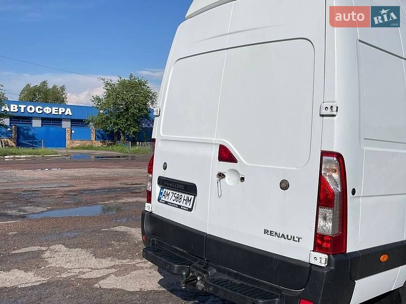 Вантажний фургон Renault Master 2017 в Олевську