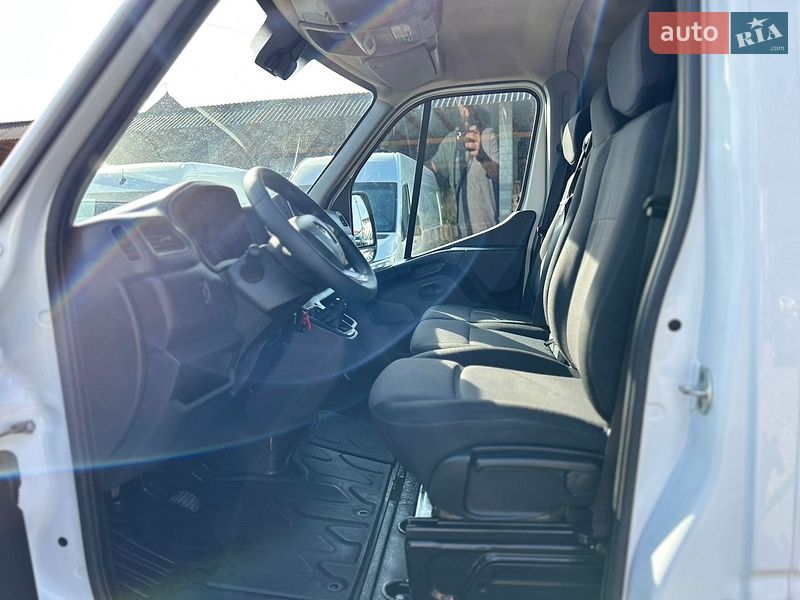 Вантажний фургон Renault Master 2022 в Хусті