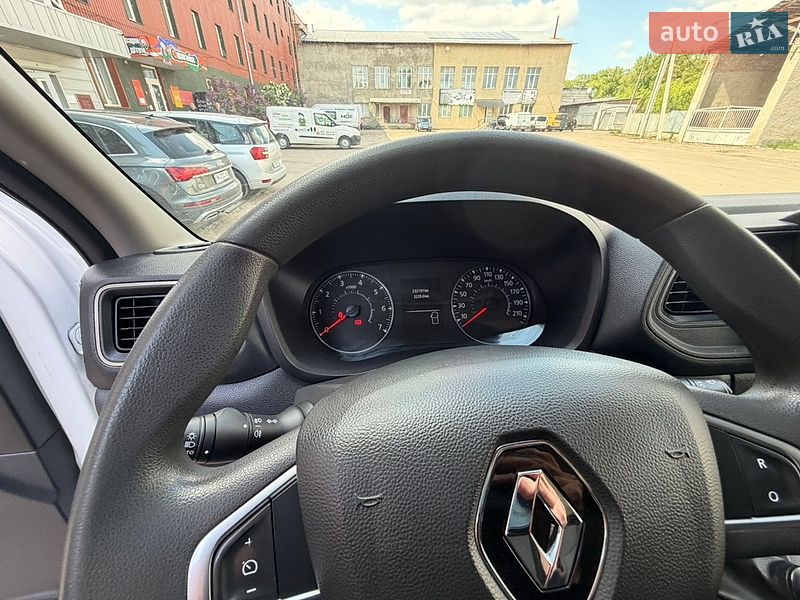 Вантажний фургон Renault Master 2021 в Рівному
