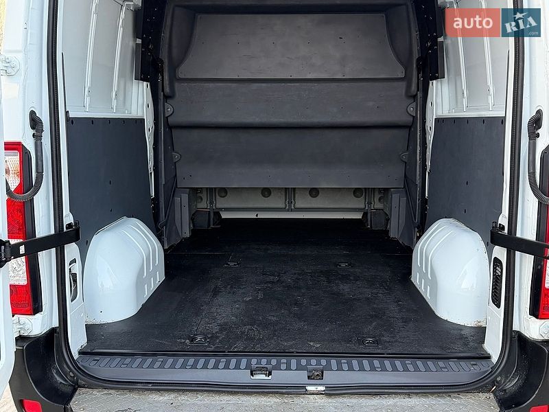 Вантажопасажирський фургон Renault Master 2016 в Млиніві