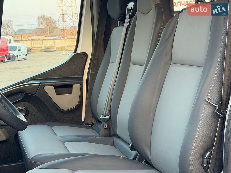 Вантажопасажирський фургон Renault Master 2016 в Млиніві
