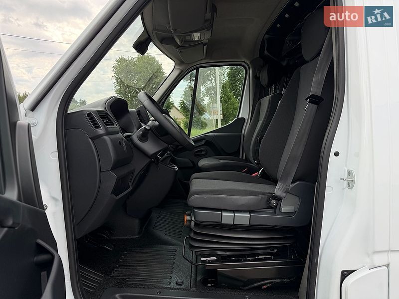 Вантажний фургон Renault Master 2022 в Радивиліві
