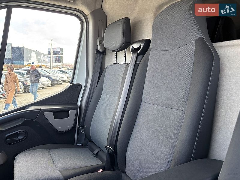 Вантажний фургон Renault Master 2017 в Львові