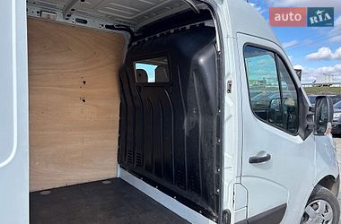 Вантажний фургон Renault Master 2017 в Львові
