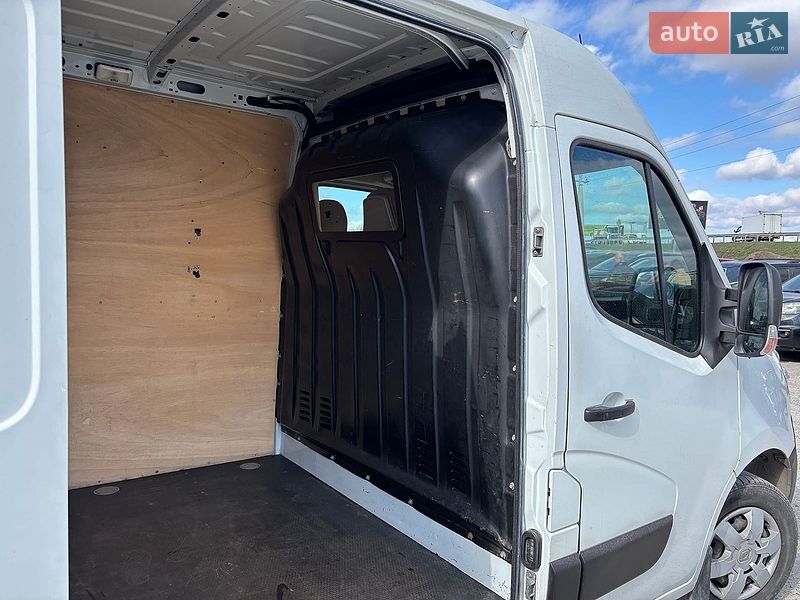 Вантажний фургон Renault Master 2017 в Львові