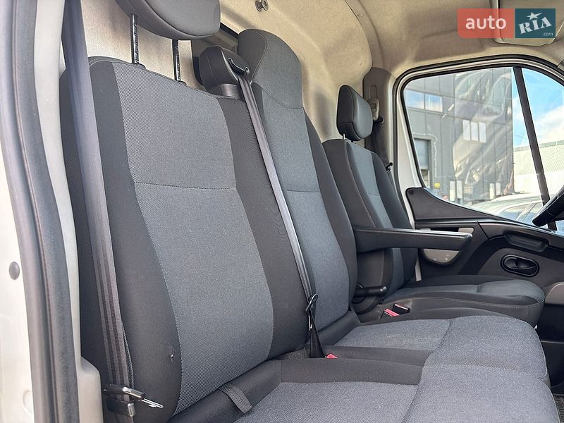 Вантажний фургон Renault Master 2017 в Львові