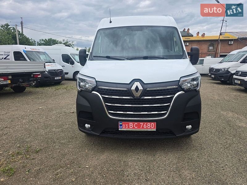 Вантажний фургон Renault Master 2022 в Стрию