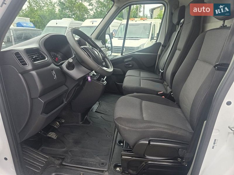 Вантажний фургон Renault Master 2022 в Стрию