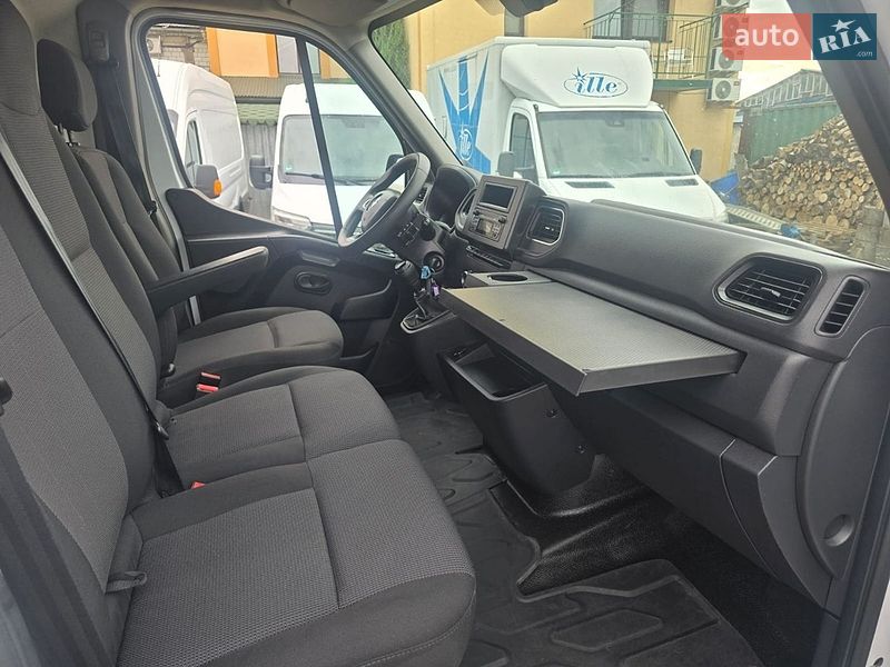 Вантажний фургон Renault Master 2022 в Стрию