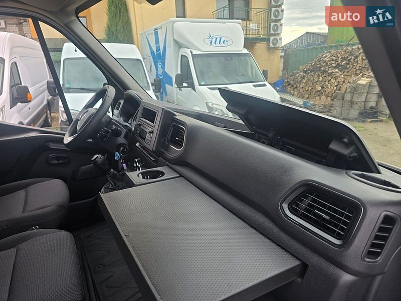 Вантажний фургон Renault Master 2022 в Стрию