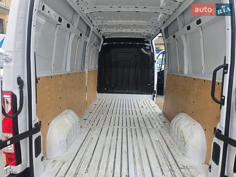 Вантажний фургон Renault Master 2022 в Стрию
