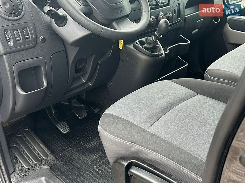 Грузовой фургон Renault Master 2016 в Львове